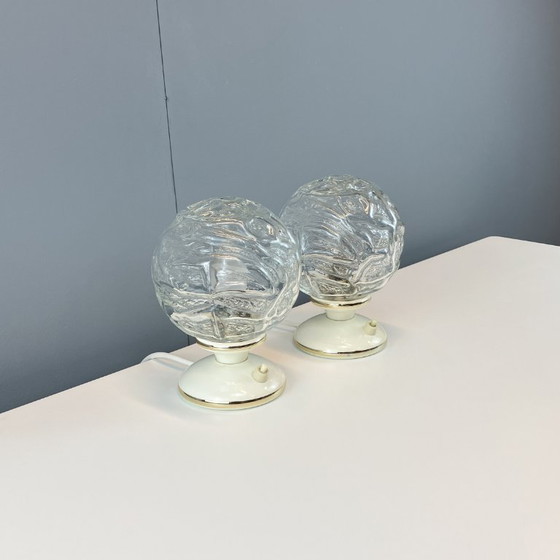 Image 1 of Ensemble de deux lampes de chevet et une suspension de Graebe, abat-jour en verre, années 1960