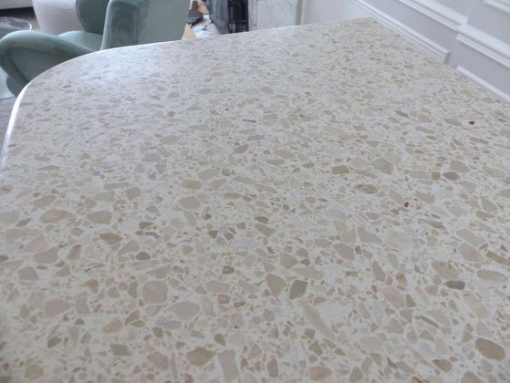 Image 1 of Moderne Bar aus massiver Eiche und doppelter Terrazzo-Arbeitsplatte – Einzigartiges Stück