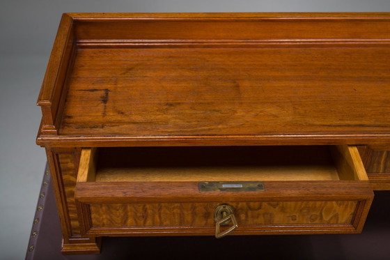 Image 1 of Wilhelmine Sekretär in Nussbaum & Edelholzfurnier mit Lederplatte