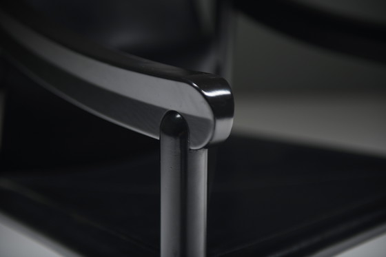 Image 1 of Superbe ensemble de 6 fauteuils '905' en cuir noir par Vico Magistretti pour Cassina
