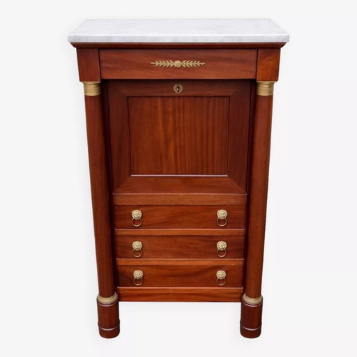Scrivania in stile Impero con piano in marmo bianco, finitura mogano e ottone, 6 cassetti