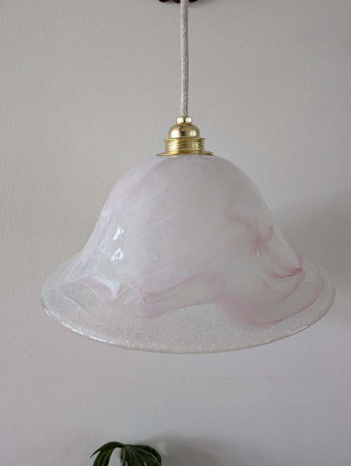 Pantalla de lámpara vintage de cristal de Murano con hermosas líneas.