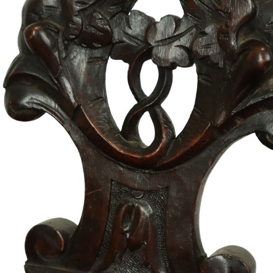 Image 1 of Fauteuil d'angle ancien en chêne italien de style Renaissance