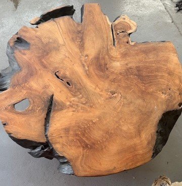 Image 1 of Tavolo con nodi in legno Duran