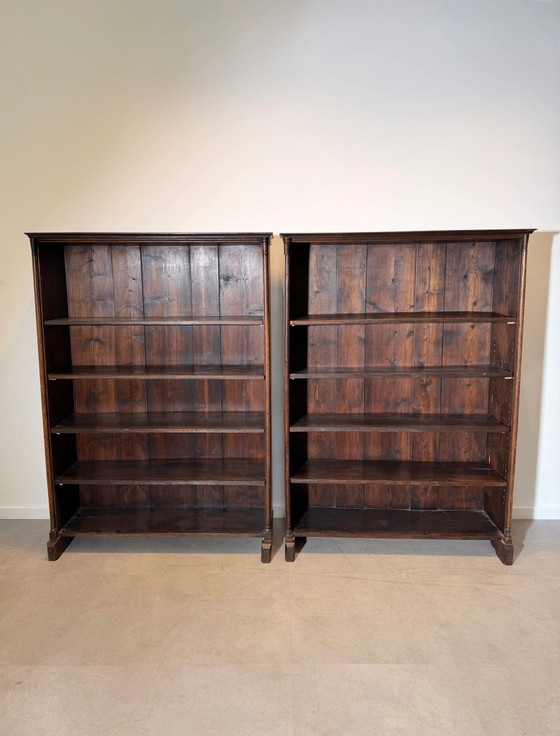 Image 1 of Antieke open boekenkast van massief hout