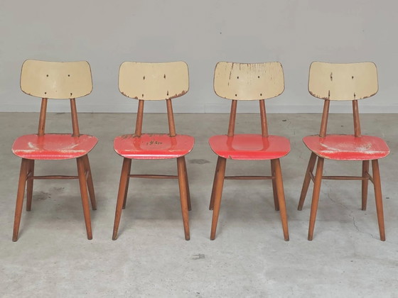 Lot de 4 chaises en bois rouges Ton (Thonet) des années 1960. – Chaises de salle à manger, Wood, Vintage (photo 4 of 16)
