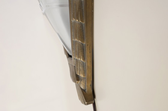 Image 1 of Franse Art Deco wandarmatuur met matte, geperst glazen kap, jaren 1920