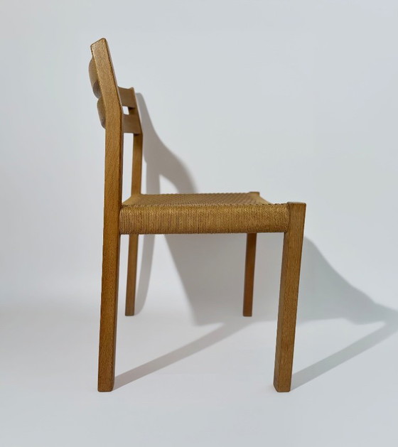 J.H. Møller Model 401 eikenhouten eetkamerstoelen met origineel Deens papieren koord — Denemarken, jaren 70 (photo 5 of 10)