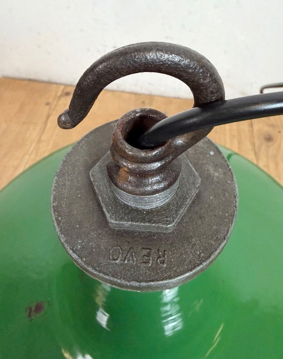 Image 1 of Industriële groene emaille hanglamp van Revo, jaren 1950.