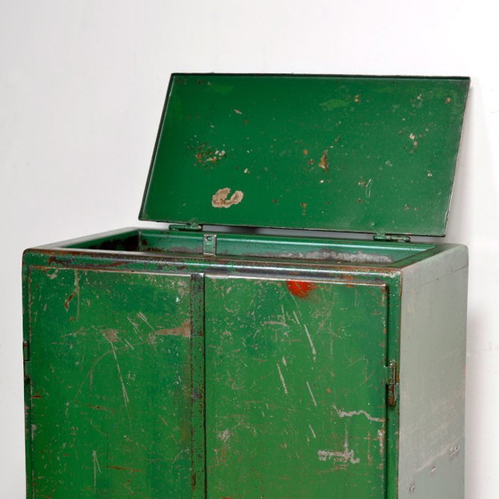 Image 1 of IJzeren industriële kast, jaren 70