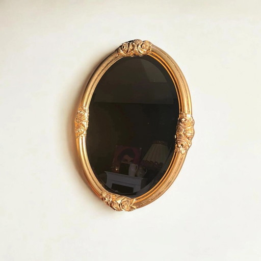 Ovale Art Nouveau / Art Deco Spiegel met facetrand. Origineel Vintage in perfect formaat met gouden lijst en rozendecor.
