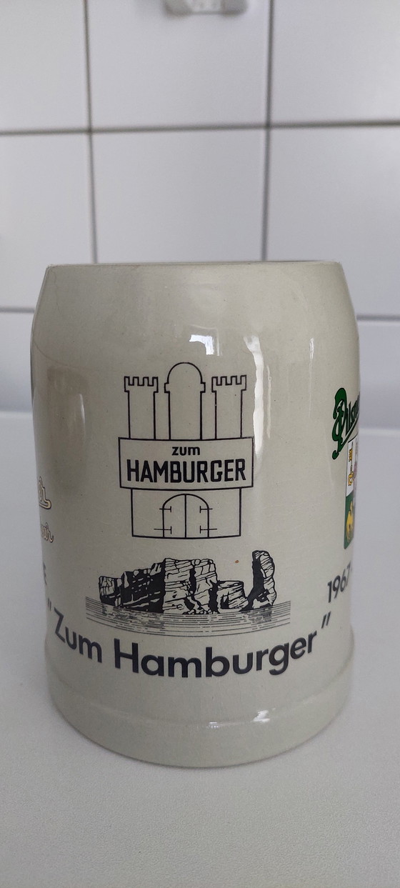 Image 1 of Zeldzame Vintage Jubileum Bierpul 0,5 liter – Pilsner Urquell & Budweiser (1977)
