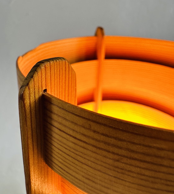 Image 1 of LÁMPARA CILÍNDRICA DE MADERA DE PINO A LA MANERA DE HANS-AGNE JAKOBSSON, SUECIA, HACIA 1960