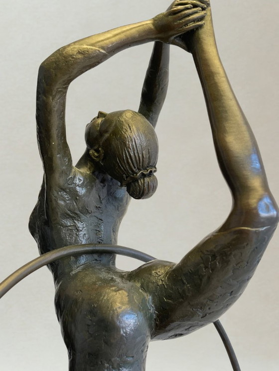 Image 1 of Art Deco sculptuur – Hoepeldanseres – Decoratief brons – Gesigneerd P. Collinet – 39 cm