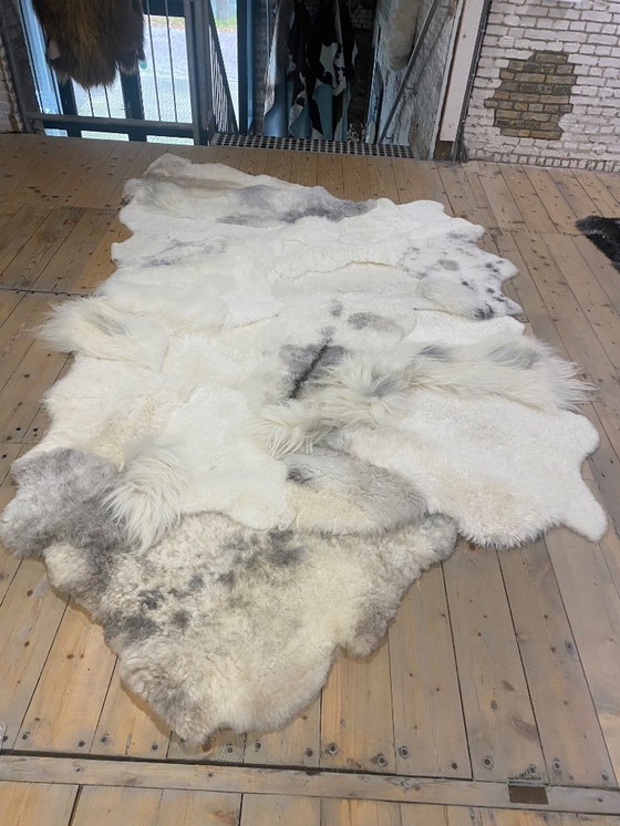 Image 1 of tapis en peau de mouton