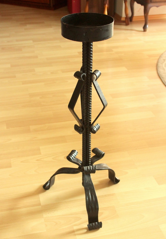 Image 1 of Zware handgemaakte kandelaar van smeedijzer voor grote kaarsen