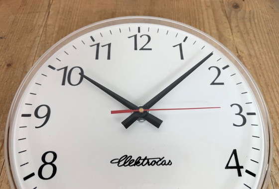 Image 1 of Vintage kantoorwandklok van Elektročas, jaren 90.