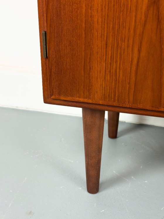 Image 1 of Deense kast in teakhout van Børge Mogensen voor Søborg Møbelfabrik, jaren 60