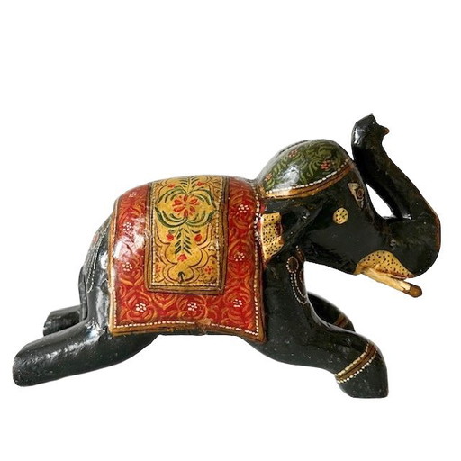 Vintage handgesneden decoratieve houten olifant Rajasthani-stijl handgeschilderd 1960's