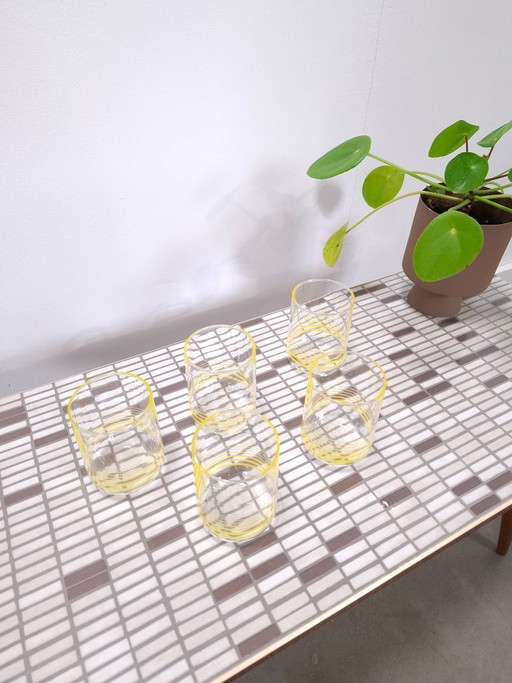 Juego de vasos con rayas amarillas Jena Glas