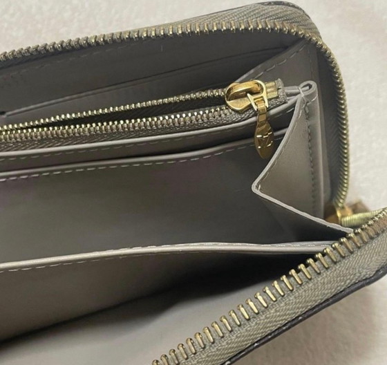 Image 1 of Cartera Louis Vuitton