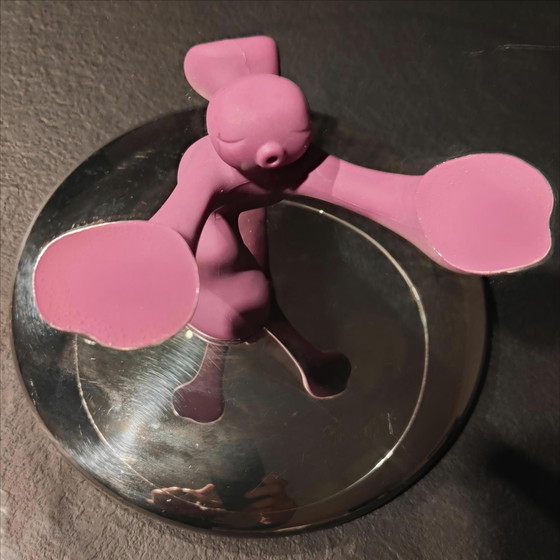 Image 1 of Raro porta torta Alessi “Running Man” di Mattia di Rosa – design italiano postmoderno in vetro e metallo