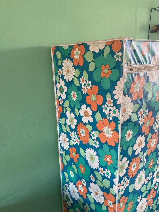 Image 1 of Armadio da campeggio vintage con design floreale retrò