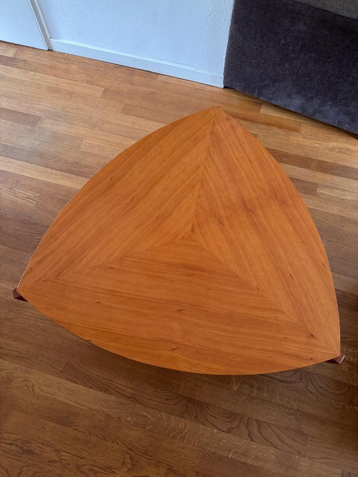 Handgemaakte kersenhouten tafel