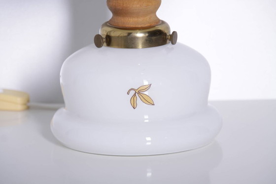 Image 1 of Petroleumlamp, glazen kap, opaalglas, retro jaren 70