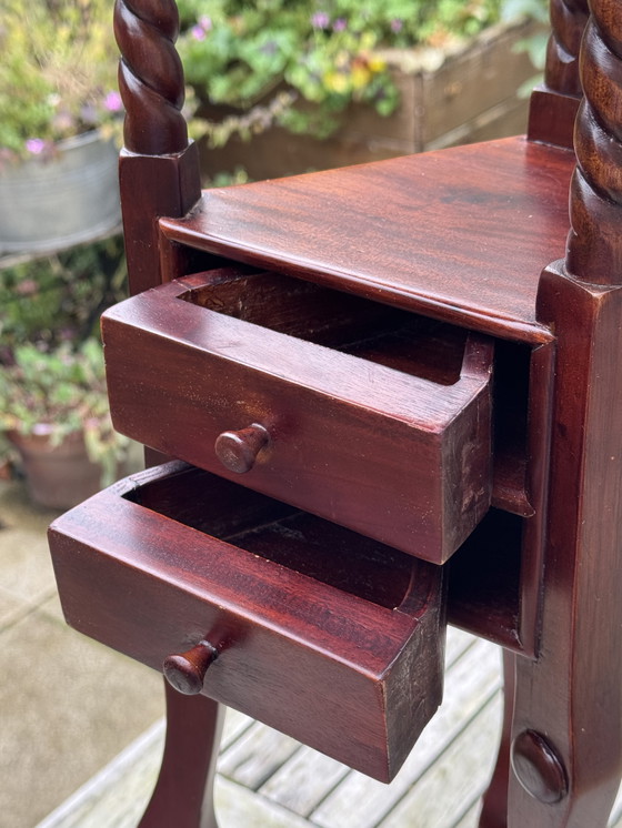 Image 1 of Table d'appoint en teck fin – une sculpture fonctionnelle