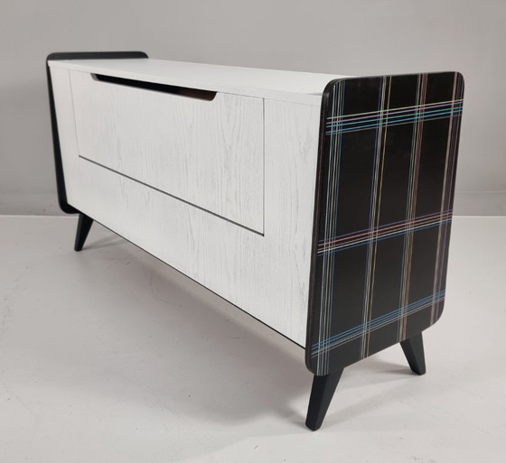 Image 1 of Vintage commode van essenhout, jaren 70