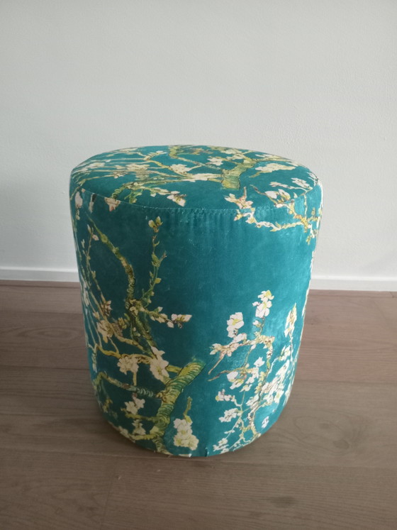 Pouf aus Van-Gogh-Blütenstoff – Hocker & Poufs, Textile, Velvet (photo 5 of 5)