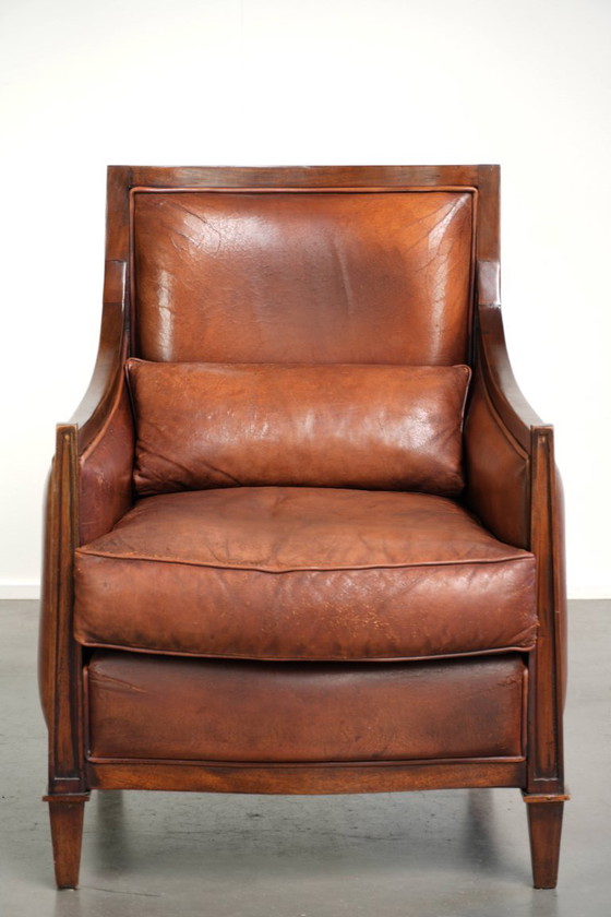 Charaktervoller Schafsleder Art Deco Design Sessel mit herrlich bequemem Sitz und schönen warmen Farben (photo 2 of 13)