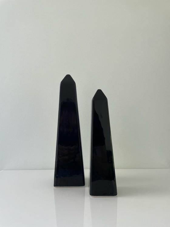 Image 1 of 1980er Jahre Satz von zwei Keramik-Obelisken, Memphis-Stil
