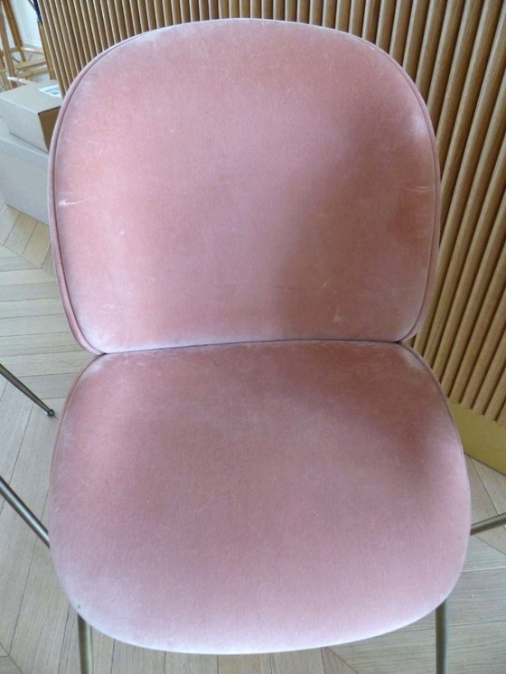 Image 1 of Set aus 8 „Beetle Dining Chair“-Stühlen in Samt von GUBI, Design Stine Gam & Enrico Fratesi