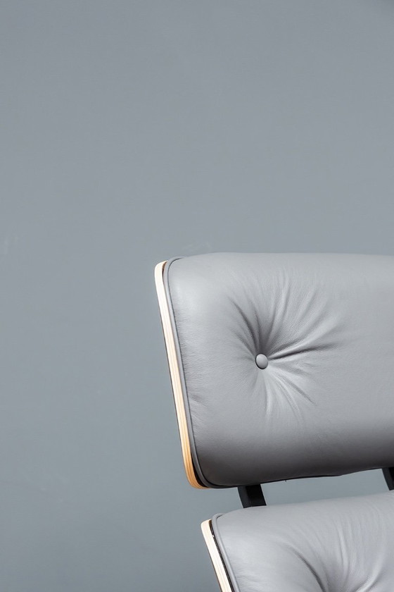 Image 1 of Sillón Eames + otomana