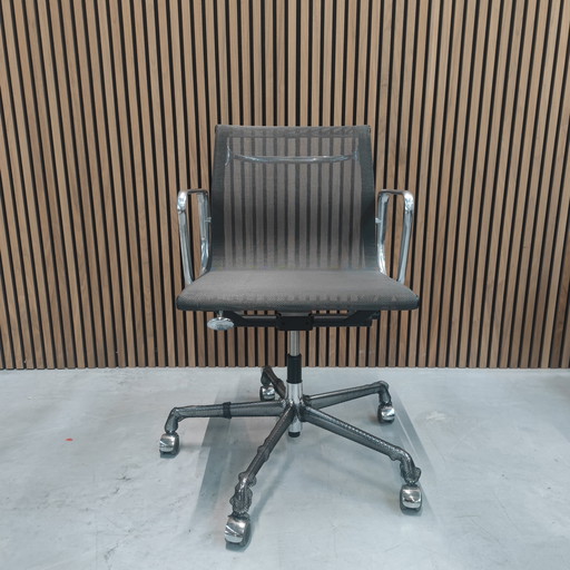 Vitra Eames Ea117 Office Chair