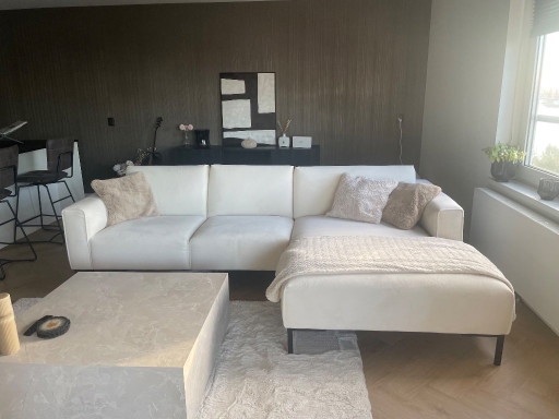 Cremefarbenes Ecksofa