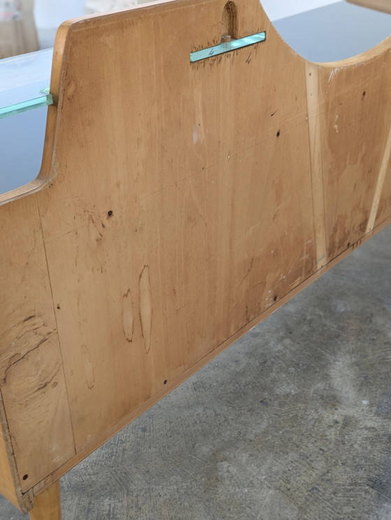 Image 1 of Años 50 - Madera, latón, vidrio - Cómoda y mesilla de noche