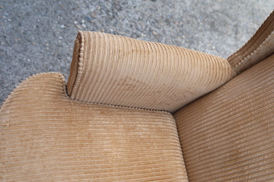 Image 1 of Fauteuil d'oreille confortable. Entièrement restauré avec une côte de chameau.