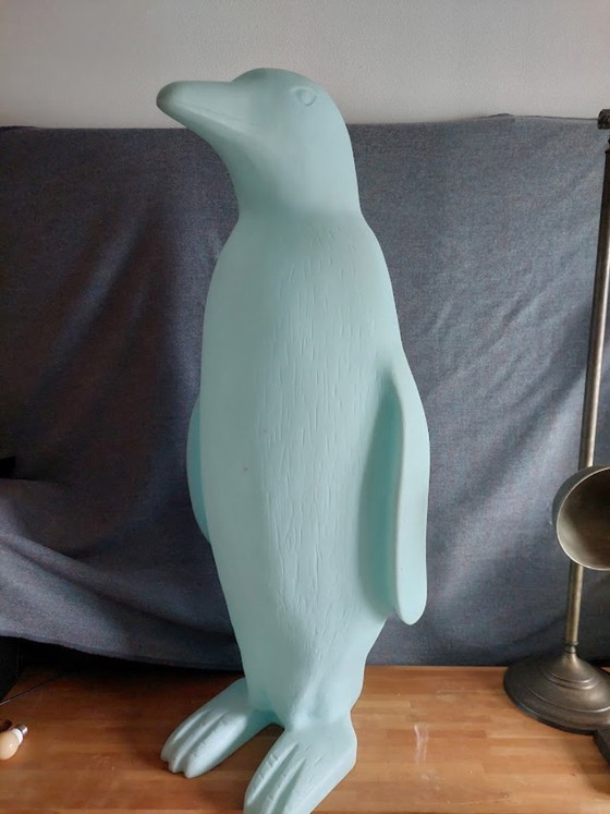 Cracking art penguin – Bildhauerei, Kunststoff (photo 2 of 5)