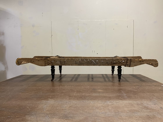 Chaise longue antica, circa 1870 – completamente restaurata con visibile maestria artigianale tradizionale. (photo 11 of 13)