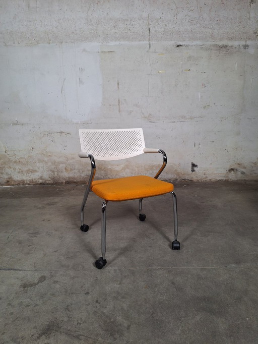 Vitra Visavis / Visavis 2 Bürostuhl mit Rollen – Weiß & Orange