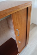 Meuble à tambour Eeka vintage – porte coulissante en teck