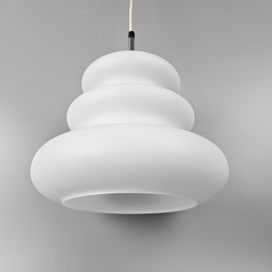 Image 1 of Lampe suspendue vintage par Peill et Putzler, Allemagne, 1960. Modèle AH 1. Verre au lait / Verre opalin. Blanc.