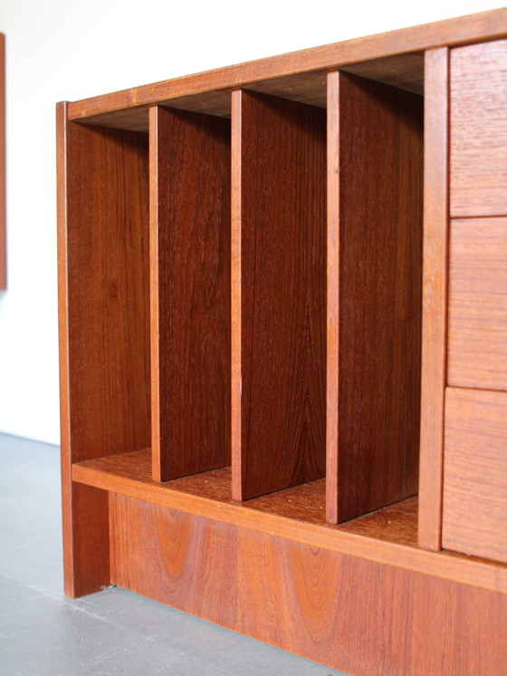 Mueble para discos de vinilo danés antiguo de teca. – Muebles TV, Wood, Vintage (photo 7 of 8)