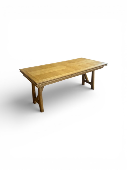 Uitschuifbare eiken tafel van Guillerme & Chambron, uitgegeven door Votre Maison