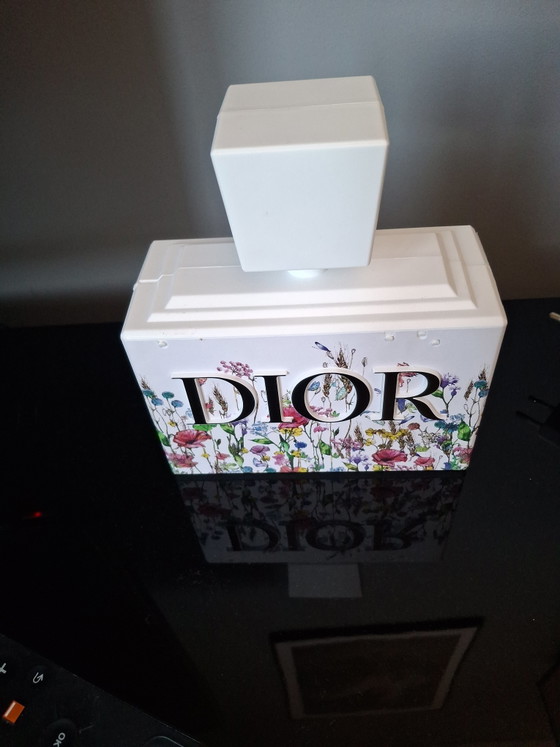 Dior Blooming Window Display – Decorative Objects, Paper, Plastic (photo 5 of 7)