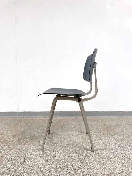 Image 1 of Vintage design Friso Kramer 'Revolt' stoel
