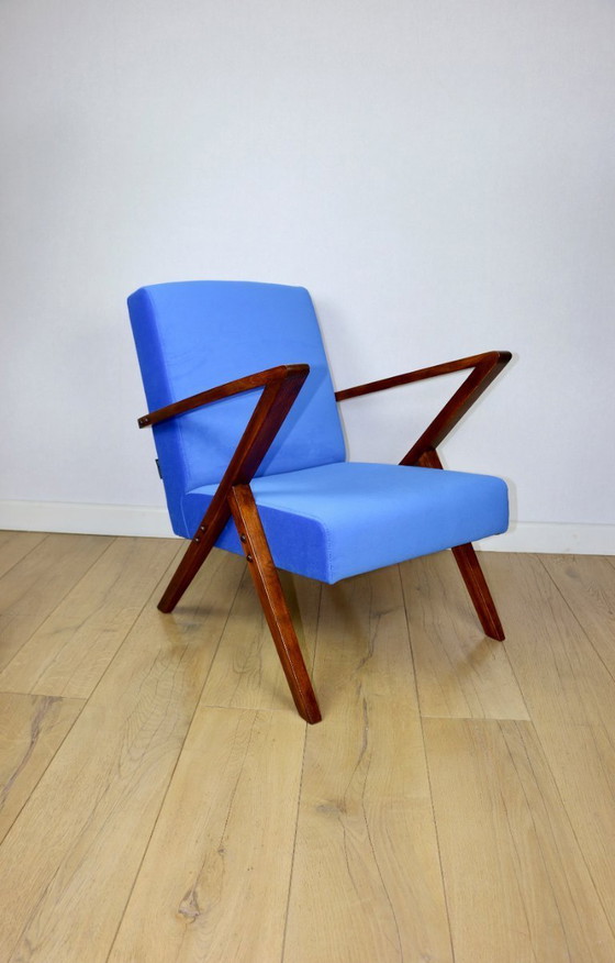 Image 1 of Fauteuil vintage style loft en velours bleuet Jade - rénovation de fauteuil